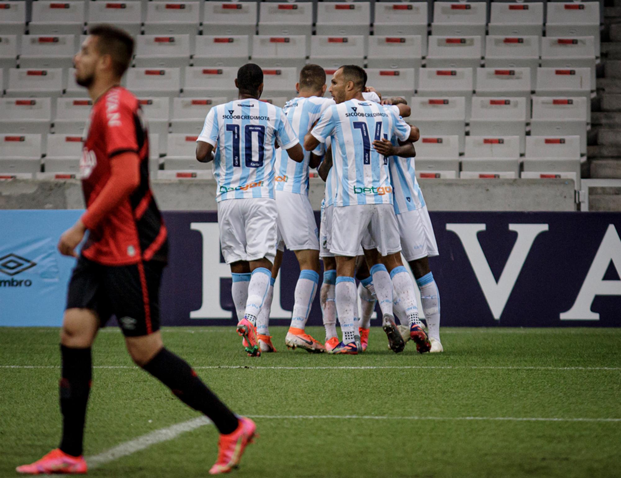 Londrina derrota o Athletico Paranaense na Arena da Baixada